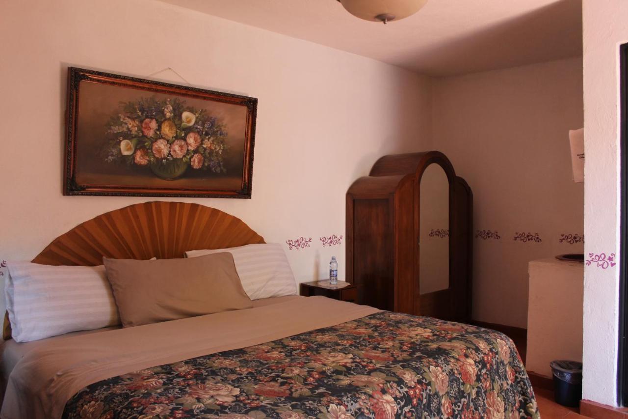 Hotel Posada Chamacuero Comonfort Ngoại thất bức ảnh